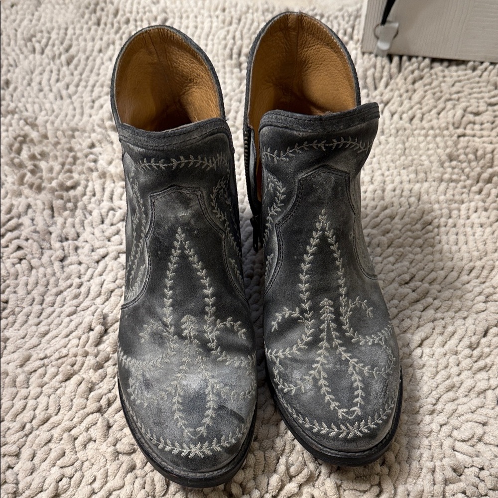 Stylish Embroidered Gray Heeled Boots